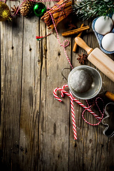 Fondo Hornada Navidad Con Colador Rodillo Especias Ramas Del Árbol — Foto de Stock