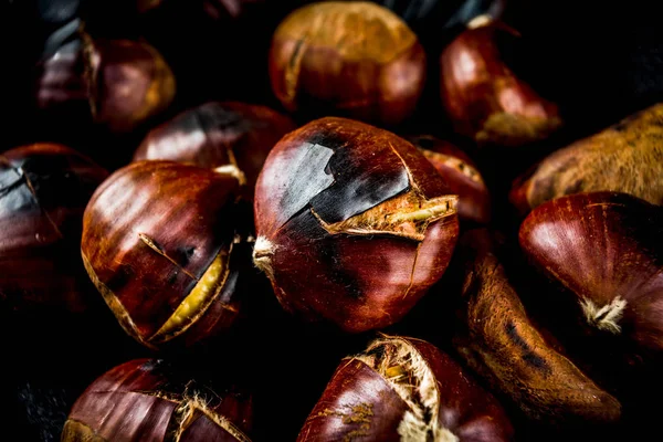 Cracked Roasted Chestnuts Traditional Autumn Winter Homemade Snack Small Chestnut — Stock Photo, Image