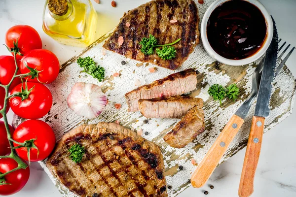 Carne Grelhada Fresca Caseira Bife Churrasco Grelhado Médio Com Molho — Fotografia de Stock