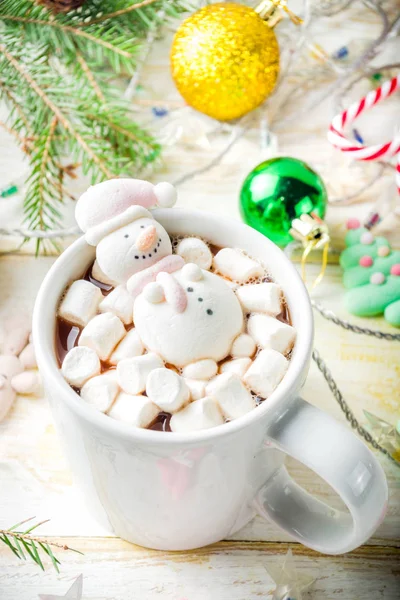 Kreative Idee Für Weihnachtsgetränk Leckere Heiße Schokolade Mit Lustigem Marshmallow — Stockfoto