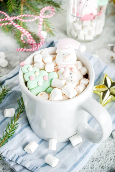 Kreative Idee Für Weihnachtsgetränk Leckere Heiße Schokolade Mit Lustigem Marshmallow — Stockfoto
