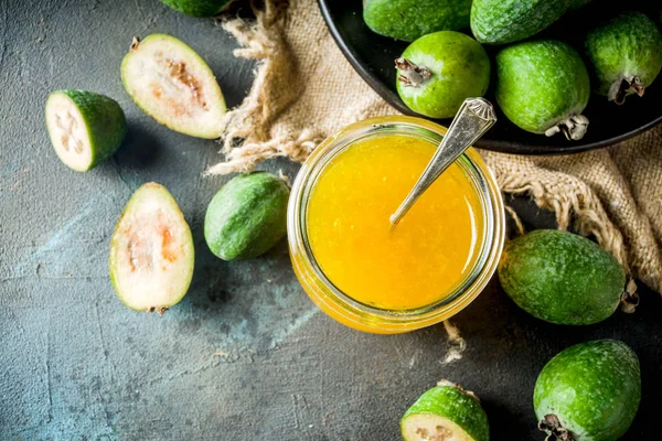 Conservas Frutas Tropicais Feijoa Caseiro Geléia Limão Fundo Concreto Azul — Fotografia de Stock