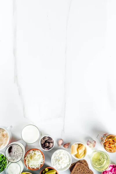 Super Gesunde Probiotische Fermentierte Nahrungsmittel Getränke Zutaten Auf Weißem Marmor — Stockfoto
