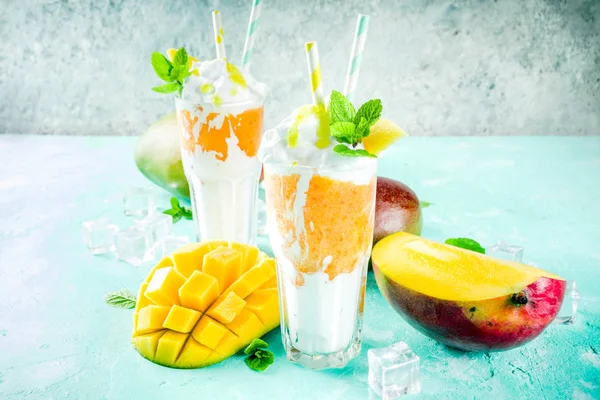 Tropiska Söta Dessert Dryck Mango Milkshake Eller Smoothie Cocktail Med — Stockfoto