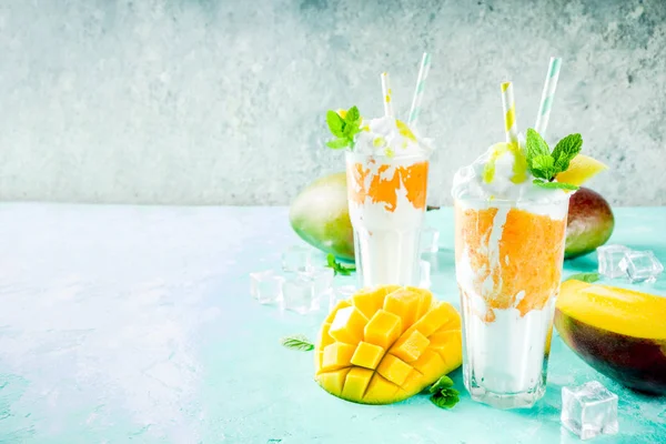 Bebida Tropical Dulce Postre Batido Mango Batido Cóctel Con Rodajas — Foto de Stock