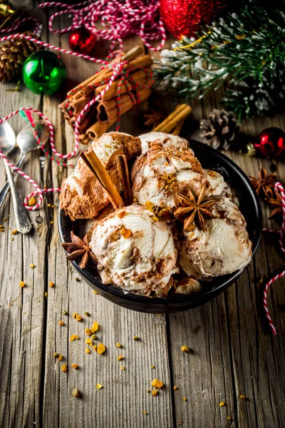 Noel Tatlı Yapımı Içki Veya Tarçın Anason Baharat Xmas Süslemeleri — Stok fotoğraf