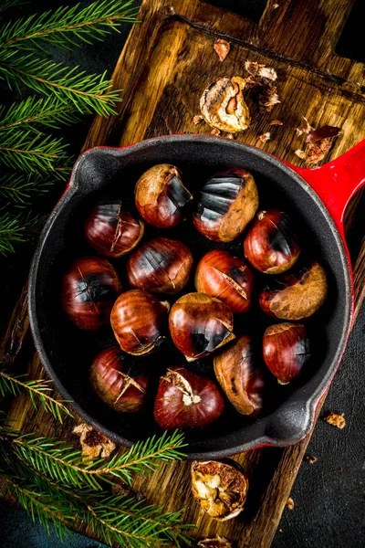 Castagne Tostate Screpolate Tradizionale Spuntino Casereccio Autunnale Invernale Sulla Padella — Foto Stock