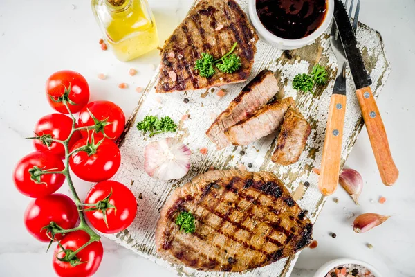 Carne Grelhada Fresca Caseira Bife Churrasco Grelhado Médio Com Molho — Fotografia de Stock