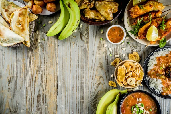 Westafrikanisches Ernährungskonzept Traditionelle Wset Afrikanische Gerichte Sortiment Erdnusssuppe Reisjollof Gegrillte — Stockfoto