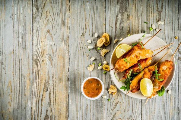 Západoafrická Jídla Pikantní Nigerijský Kuřecí Kebab Drsnokřídlec Omáčkou Chin Chin — Stock fotografie