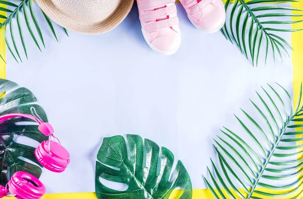 Coloridas Vacaciones Verano Vacaciones Planas Sombrero Paja Gafas Sol Hojas — Foto de Stock