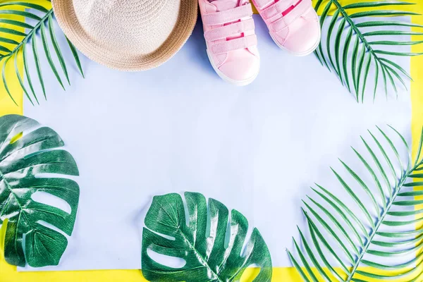 Coloridas Vacaciones Verano Vacaciones Planas Sombrero Paja Gafas Sol Hojas — Foto de Stock