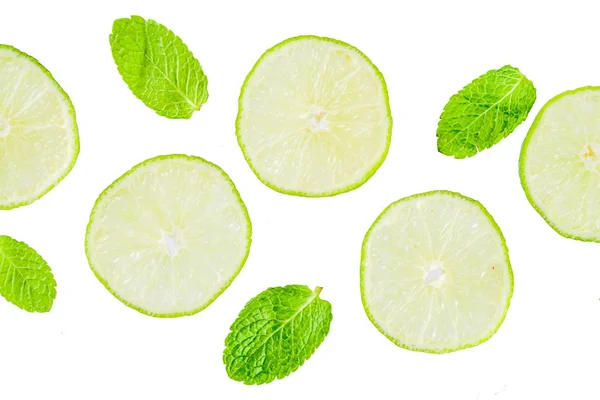 Verse Limoen Segment Met Munt Laat Geïsoleerd Witte Achtergrond Bovenaanzicht — Stockfoto