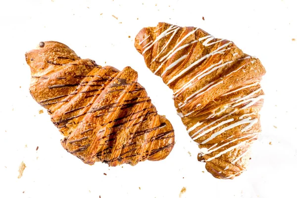 Nygräddad Croissant Vit Bakgrund Ovanifrån Kopia Utrymme — Stockfoto
