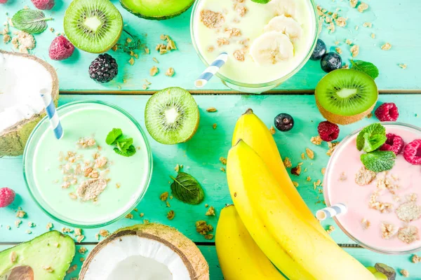 Summer Refreshing Drinks Protein Shakes Milkshakes Smoothies Fresh Berry Fruits — Stock Photo, Image