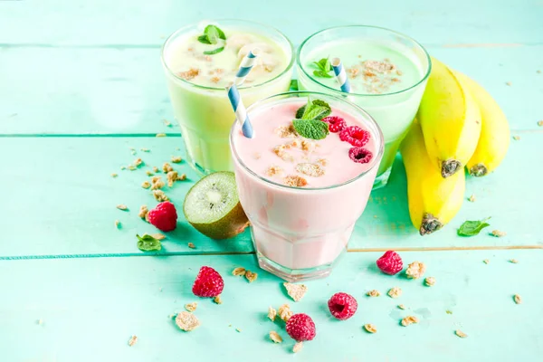 Sommaren Uppfriskande Drycker Protein Shakes Milkshakes Och Smoothies Med Färska — Stockfoto