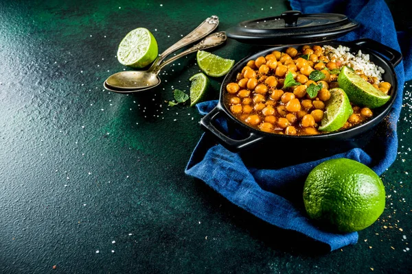 Vegan Hint Yemeği Tatlı Patates Nohut Köri Chana Masala Limon — Stok fotoğraf