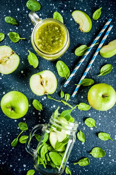 Smoothie Hijau Dengan Bayam Dan Apel Makanan Segar Vegan Vitamin — Stok Foto
