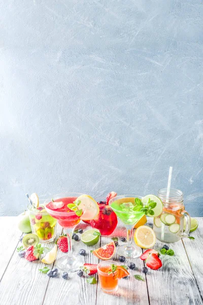 Val Sommar Frukt Och Bärodlingar Cocktail Drinkar Trä Bakgrund Kopia — Stockfoto