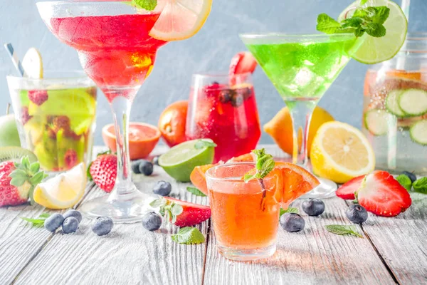 Val Sommar Frukt Och Bärodlingar Cocktail Drinkar Trä Bakgrund Kopia — Stockfoto