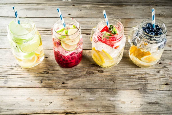 Seleção Várias Frutas Bebidas Limonada Baga Refresco Infundido Água Frascos — Fotografia de Stock
