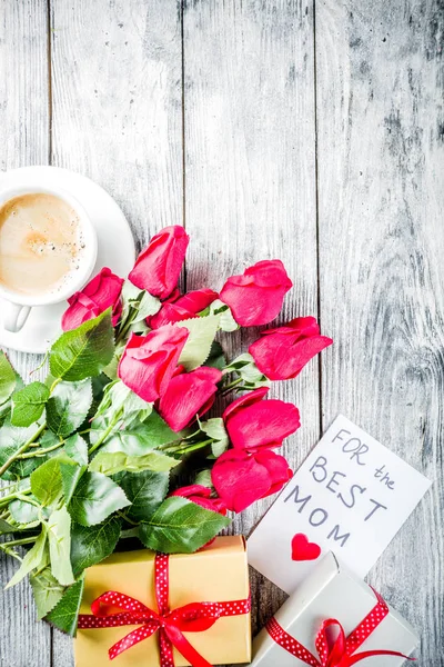 Dzień Matki Pozdrowienie Koncepcja Tło Czerwonych Kwiatów Róży Karty Pozdrowieniami — Zdjęcie stockowe