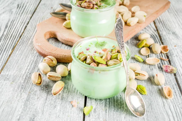Vegan pistachio yogurt — Stock Photo, Image