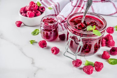 ev yapımı Ahududu reçeli