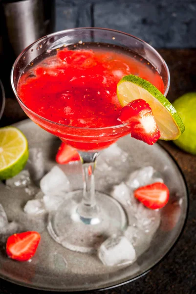 Cocktail di margarita alla fragola congelato — Foto Stock