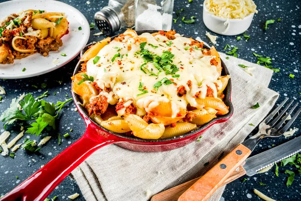 Cazuela de pasta de carne molida al horno — Foto de Stock