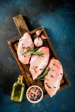 Çiğ tavuk brest fileto