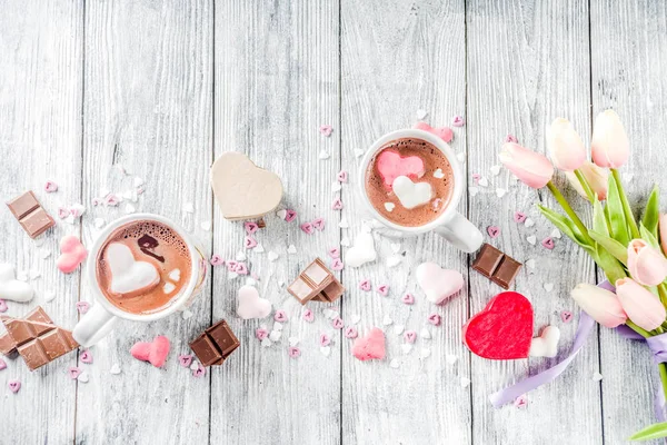 Valentinstag heiße Schokolade mit Eibischherzen — Stockfoto