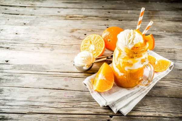 Апельсиновый содовый коктейль — стоковое фото