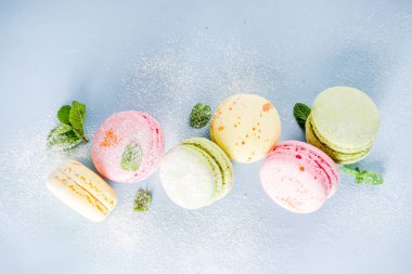 Parlak renkli macarons