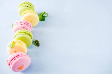 Parlak renkli macarons