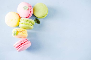 Parlak renkli macarons