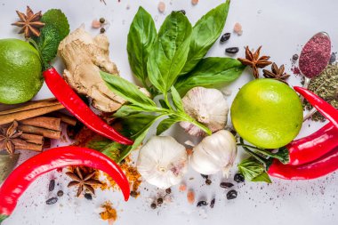 Çeşitli otlar ve baharatlar.