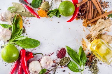 Çeşitli otlar ve baharatlar.