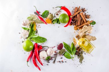 Çeşitli otlar ve baharatlar.