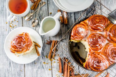 Şeker buzlanma ile tarçın rulo