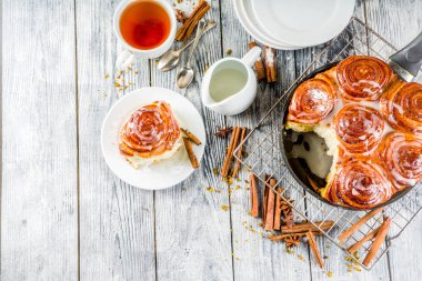 Şeker buzlanma ile tarçın rulo