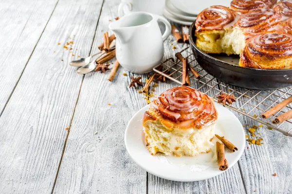 Şeker buzlanma ile tarçın rulo