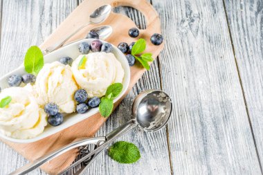 çilek vanilyalı dondurma