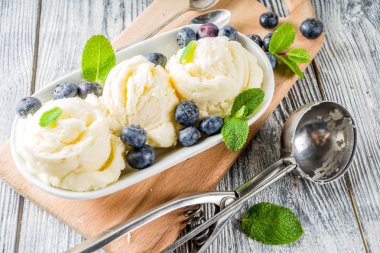 çilek vanilyalı dondurma