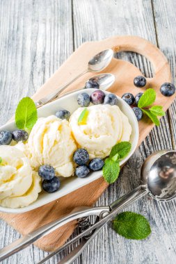 çilek vanilyalı dondurma