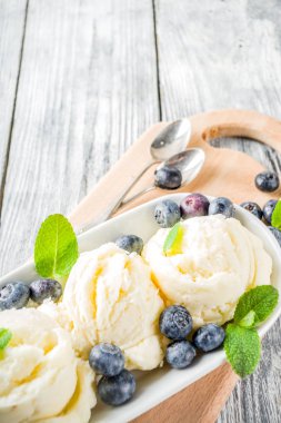 çilek vanilyalı dondurma