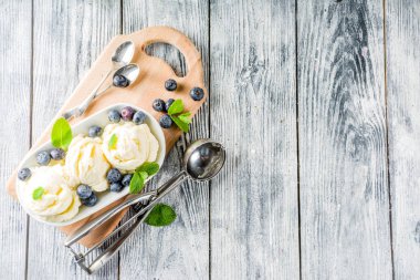 çilek vanilyalı dondurma