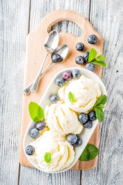 çilek vanilyalı dondurma