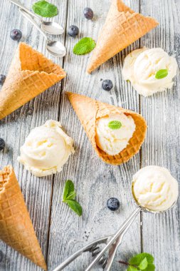 çilek vanilyalı dondurma