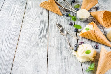 çilek vanilyalı dondurma